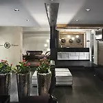 Famous House 3*