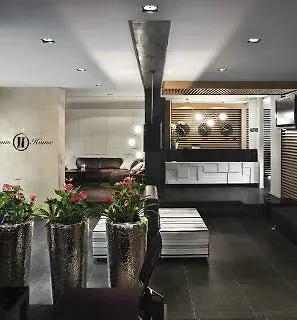 Famous House 3*