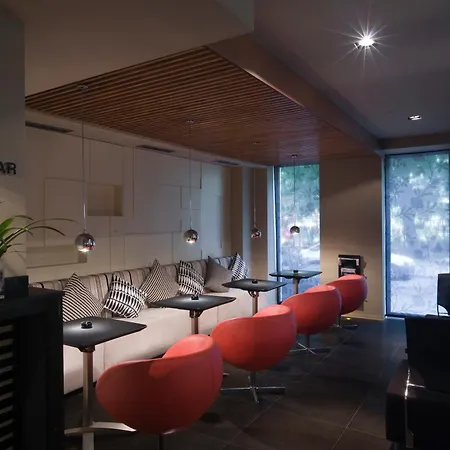 Famous House מלון