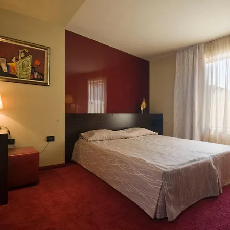 Famous House Hotel 3*