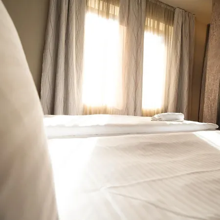 Famous House Hotel 3*