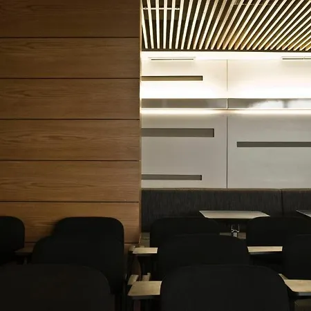 Hotel Famous House 3*