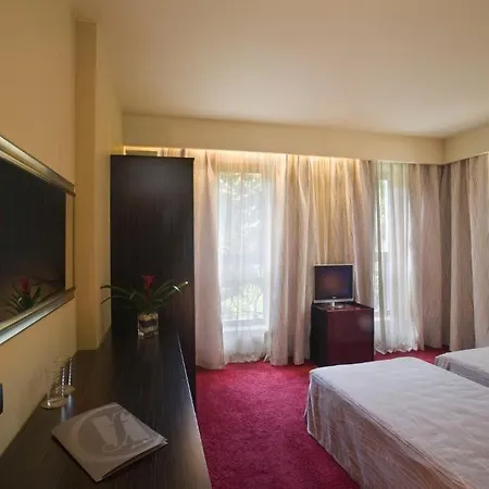 Famous House Hotel