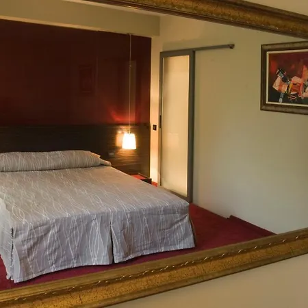 Famous House Hotel