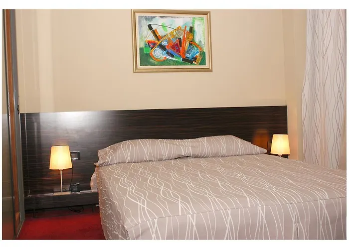 فندق Famous House 3*