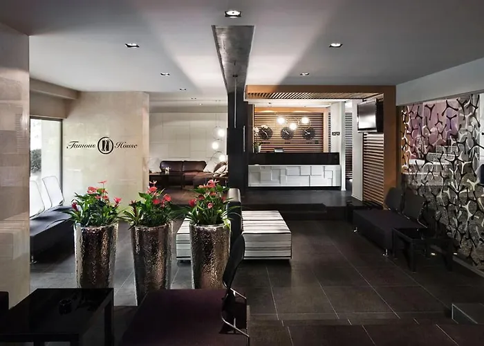 Famous House Hotel 3*