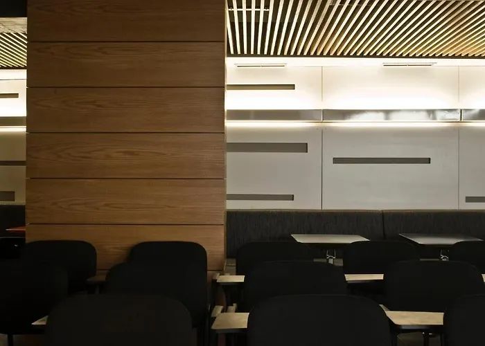 Hotel Famous House 3*